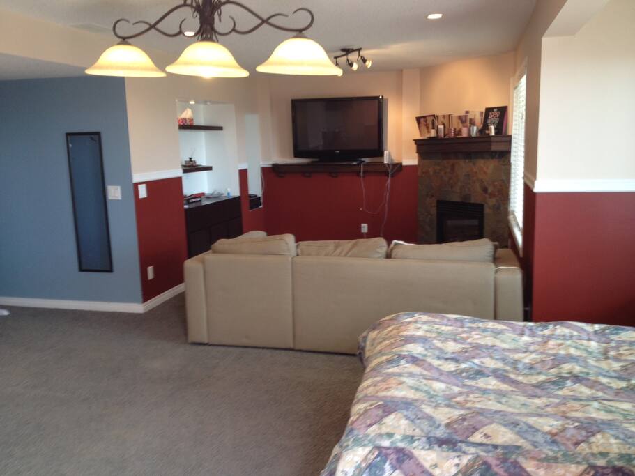 Room rental includes large screen tv with cable and Netflix