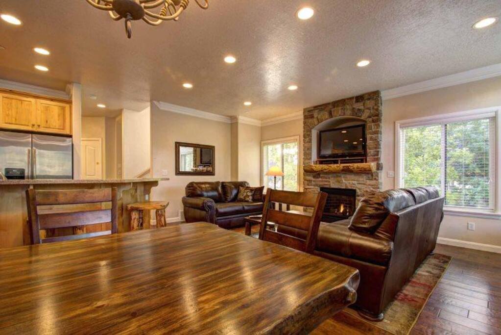 living/dining area