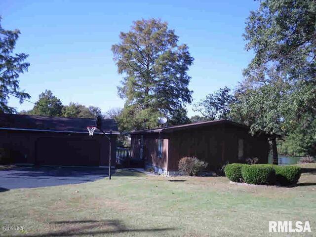 Airbnb Carlyle Vacation Rentals Places To Stay Illinois