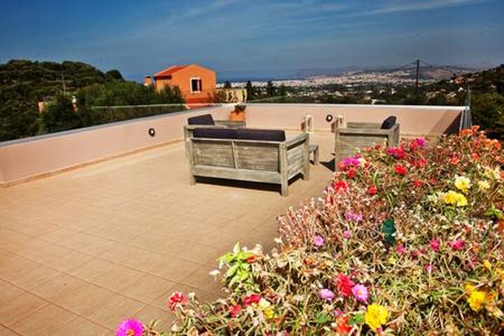 Villa lofos 330sqm, full view, private heated pool gallery image 4