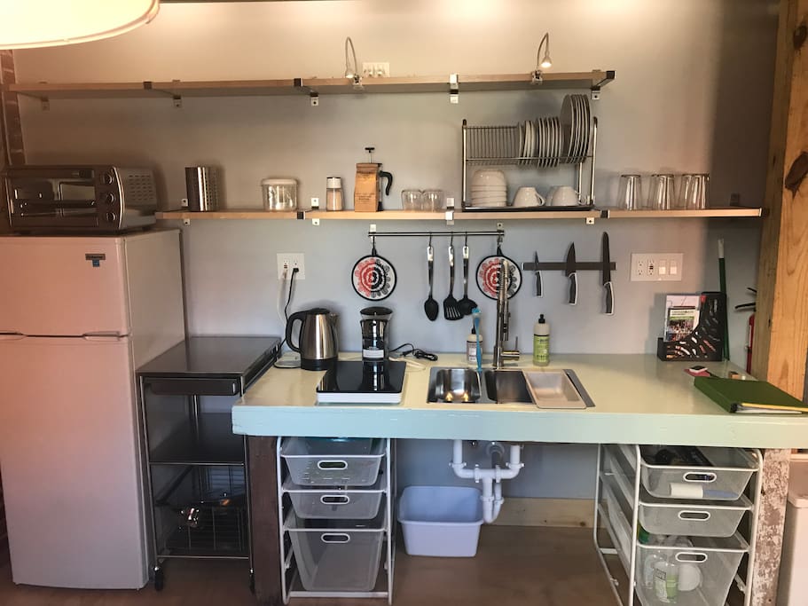 A little more detail of the mini-kitchen.