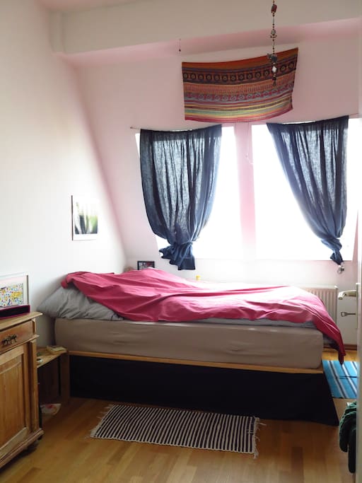 Bedroom also view to richardplatz