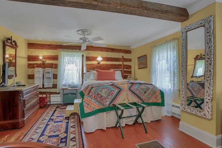Log Room Queen Bed