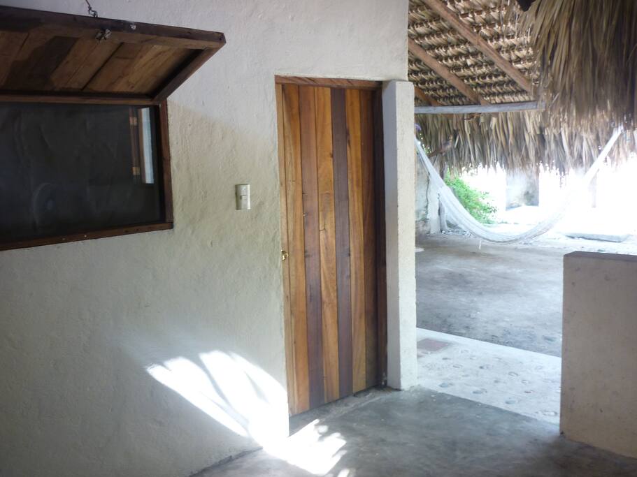 Entrada a la cocina y a la recámara
