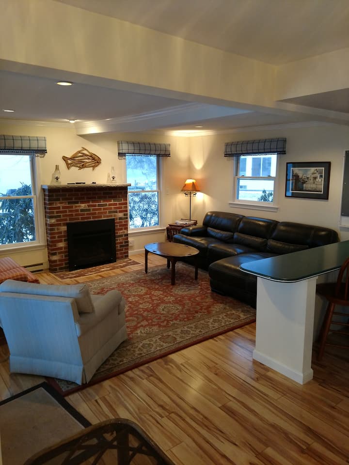 12 Airbnb Vacation Rentals Near Lake Winnipesaukee, New Hampshire