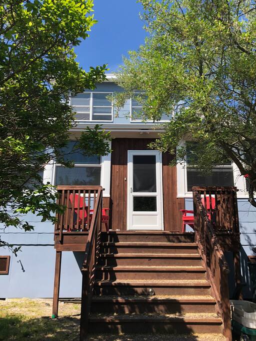 Just steps from the beach and steps from the ferry!