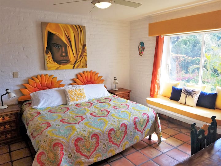 Dhomë gjumi kryesore e ndritshme dhe me diell