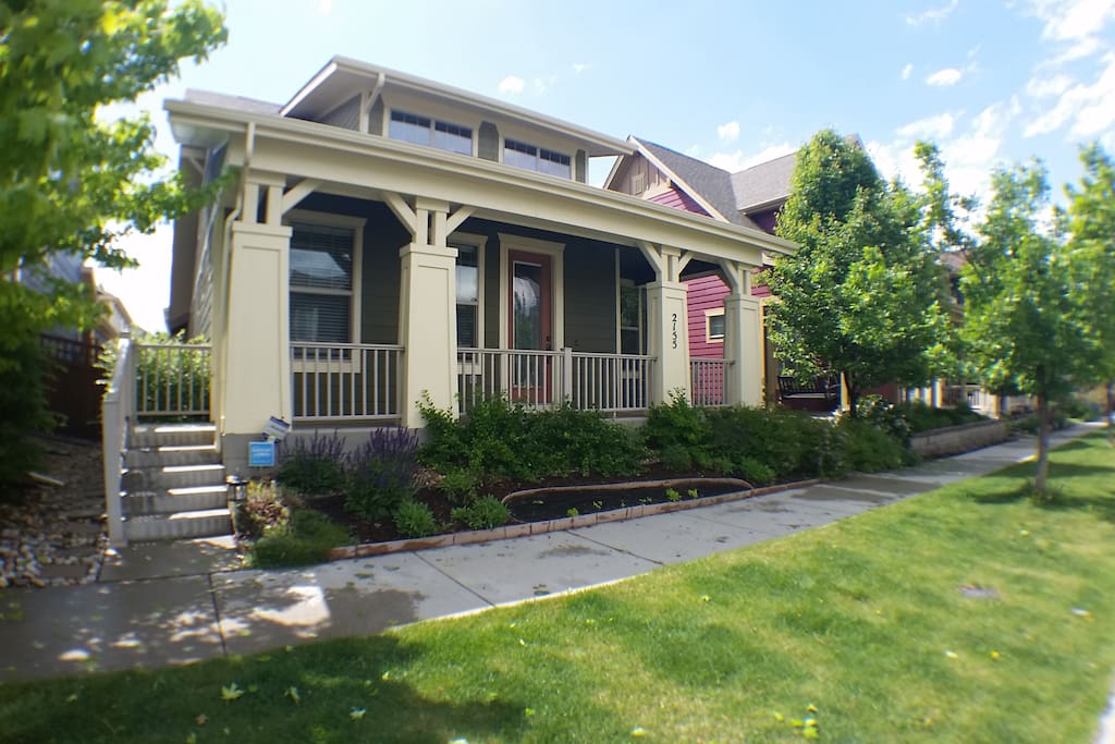 2009 Craftsman-style home is on a quiet residential street. Easy access to train, buses.