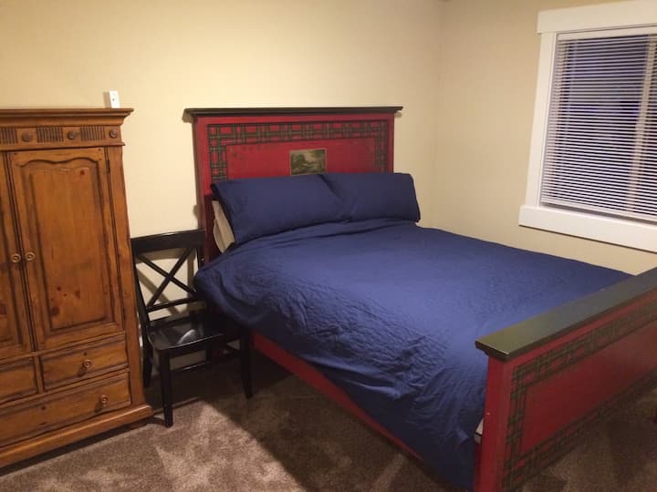 Chambre 3 avec lit Queen confortable et dressing (étage principal)
