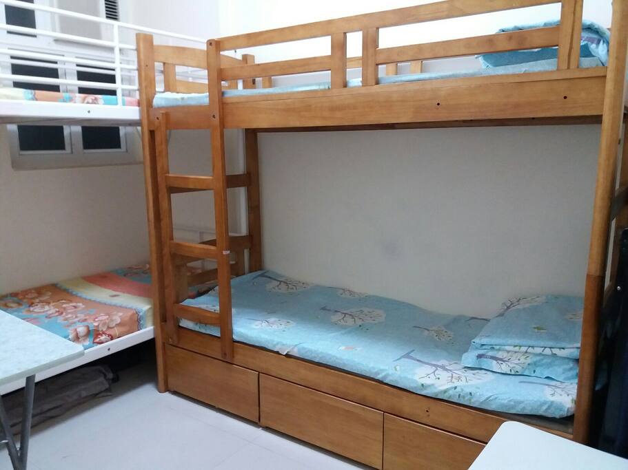 2 bunkbeds good for 4 persons or family