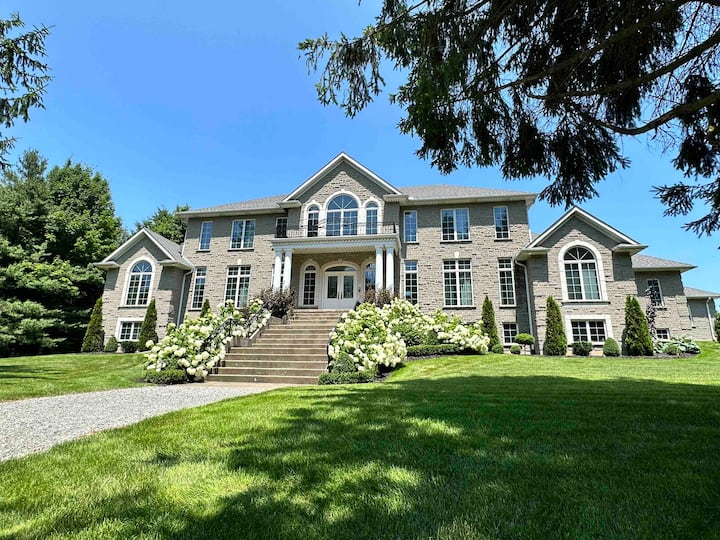 Luxury Chateau near Golf/Wineries/Niagara falls