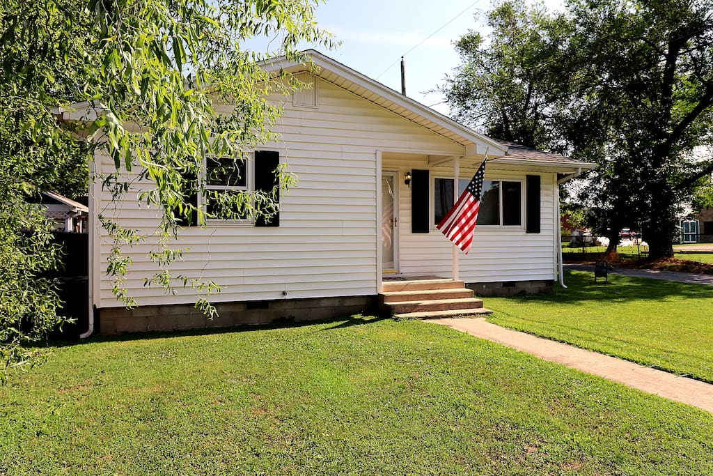 Charming historic cottage in Downtown Rogers