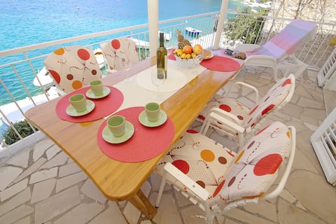 APARTMENT ANA WITH SEA VIEW