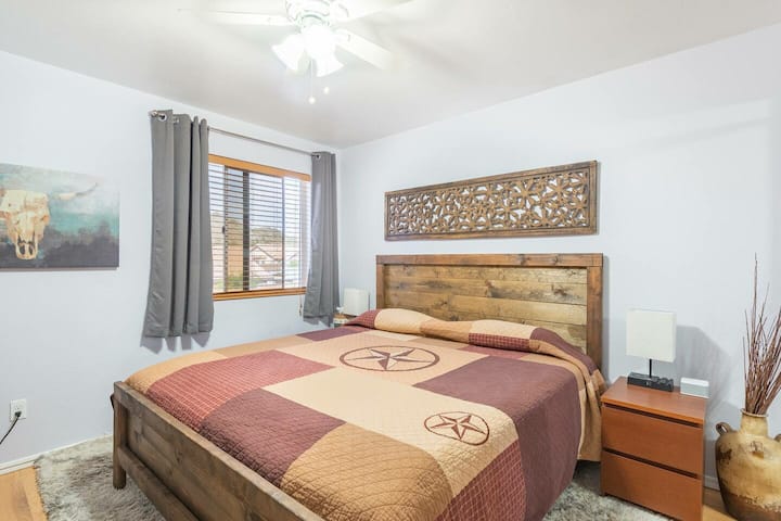 Легло тип „Нектар“ с ръчно изработена рамка на леглото и табла