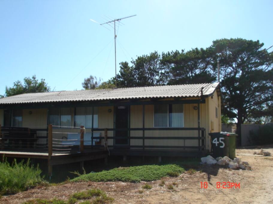 Vue du Moore - a well appointed beach shack