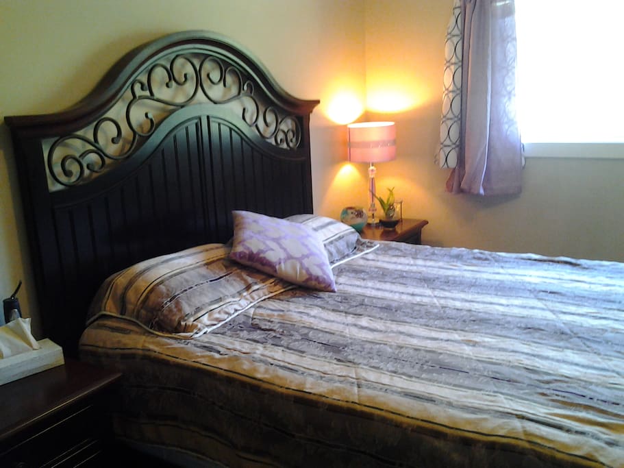 One bedroom with Queen bed