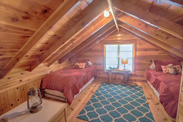 شقة علوية بسريرين فرديين