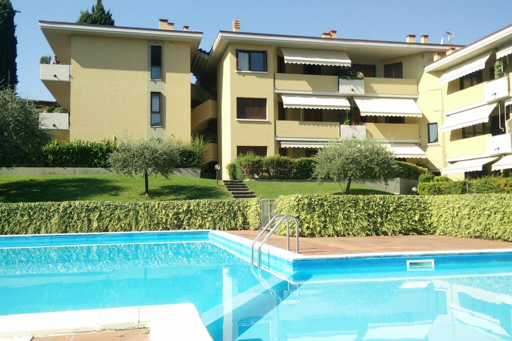 Vista della casa dalla piscina