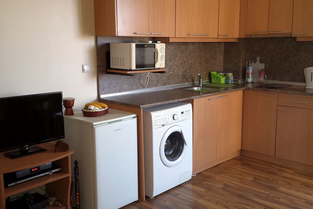 Kitchenette with washing machine