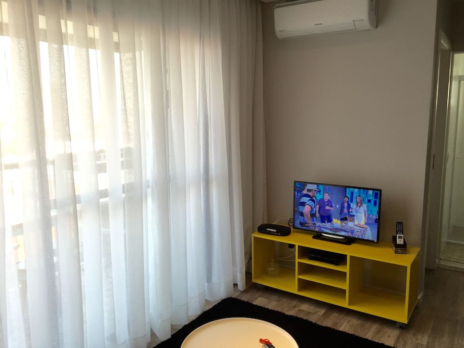 Sala de estar com TV a Cabo e Wi-fi Internet