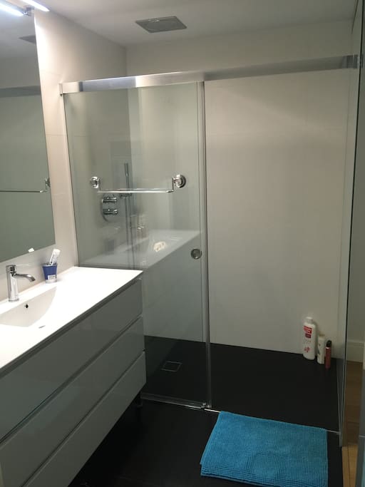 Private full bathroom.