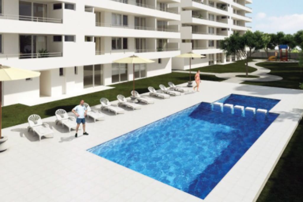 Piscina y juegos infantiles