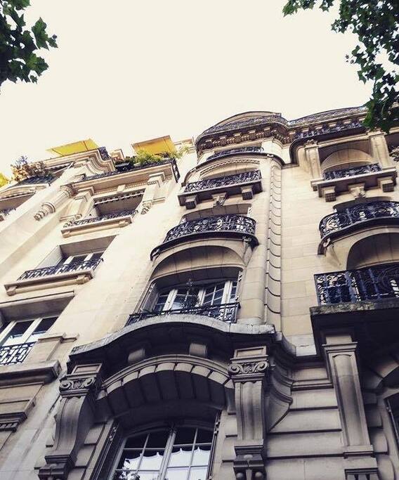 3 Minutes from MRT station porte d'auteuil