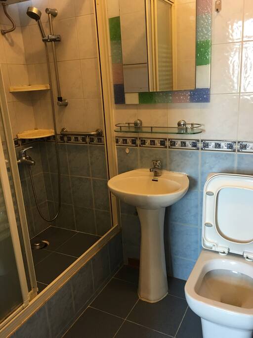 Very clean toilet 衞生間整潔