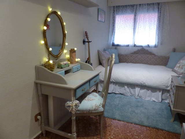 Romantic room with double bed 15 'from the sea