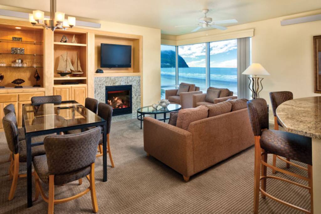 Large living area with spectacular ocean view