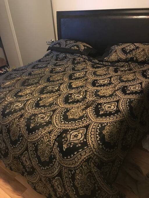 Cali King Size Bed