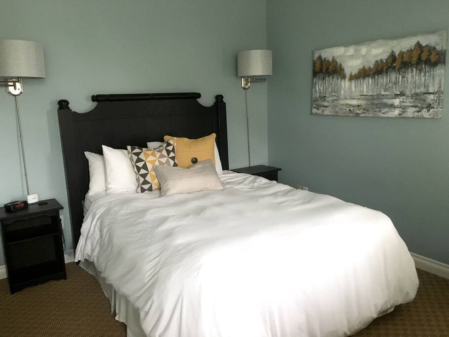 Queen sized bed in loft, second full bath in loft level with jacuzzi tub.