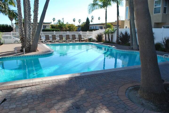 Fantastic Pacific Beach Ocean Front 2 BR-205! gallery image 4