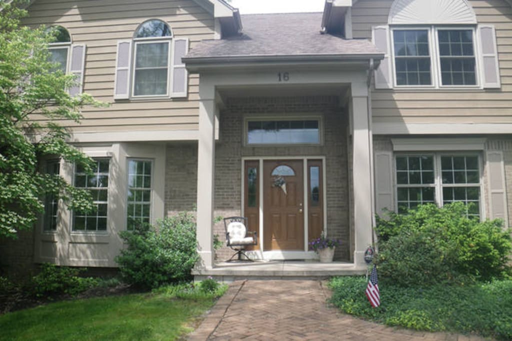 Lovely home in cul-de-sac in an upscale neighborhood