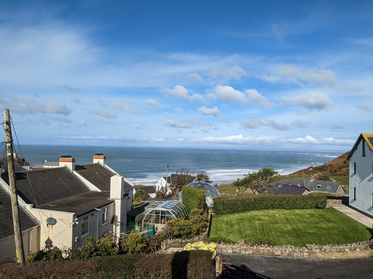 Large cosy home overlooking Rhossili beach. Houses for Rent in