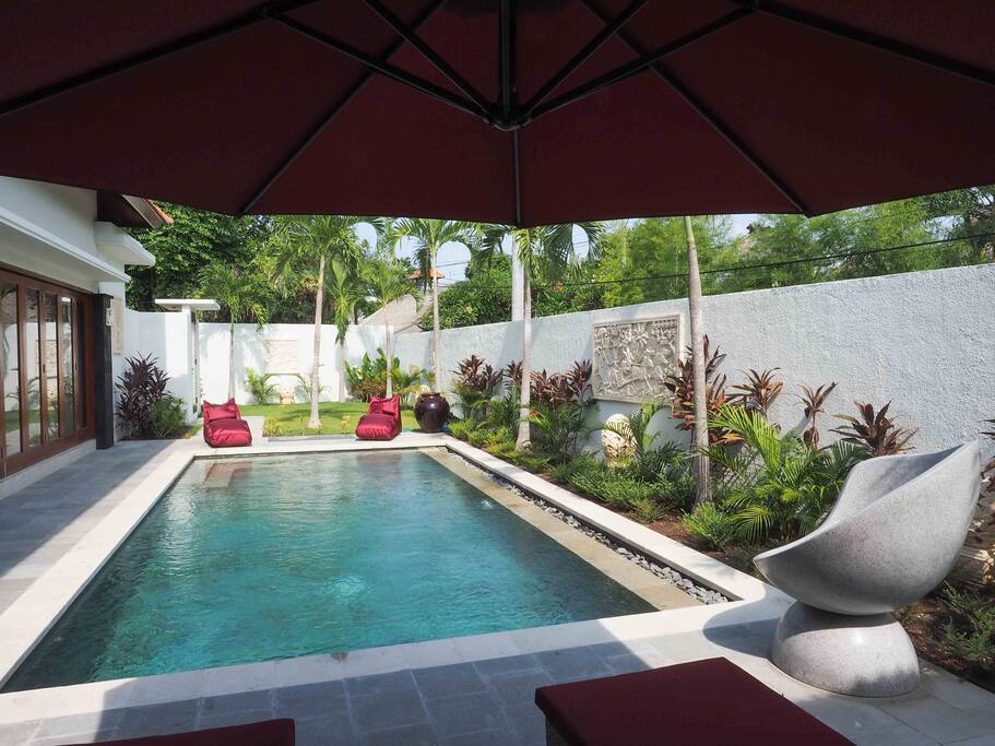 Dining room overlooking the pool area.