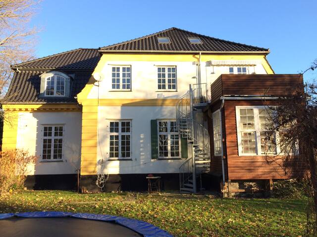 Unique villa in Copenhagen with garden gallery image 3