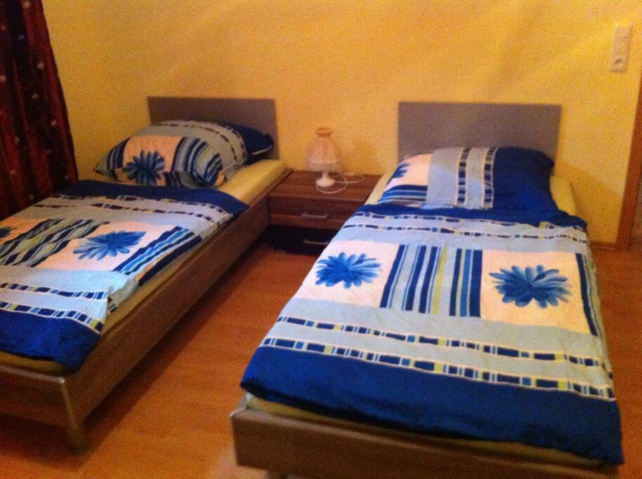 Schlafzimmer 1