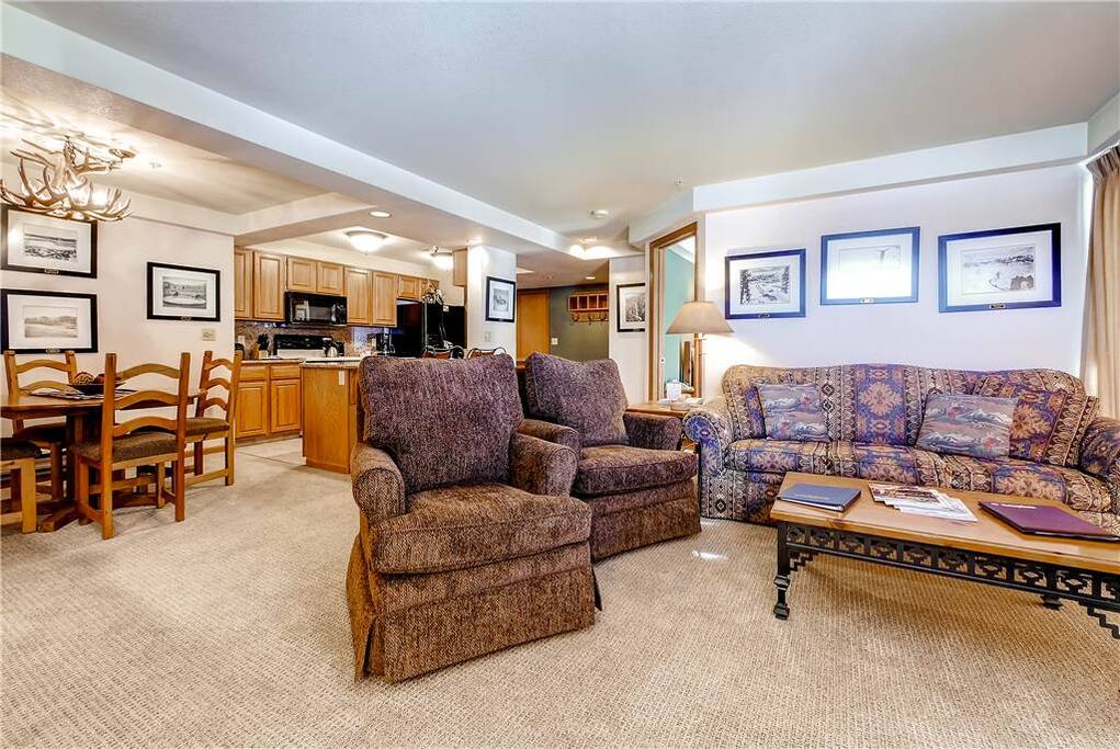 Couch,Furniture,Dining Table,Table,Indoors