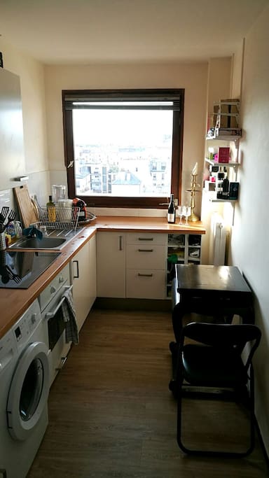 The kitchen that you share with the housemate. There's a laundry machine, a microwave, an oven as well as induction plates ! (and a Nespresso machine!)
