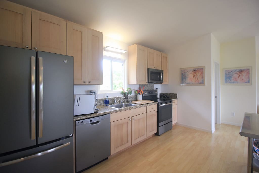 Our coffee cottage full kitchen with granite counter tops