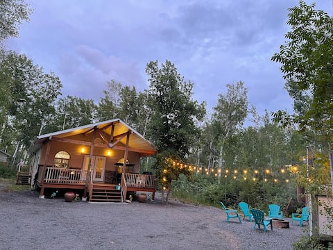 Adorable 3-bedroom vacation home with  fireplace .