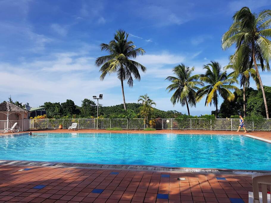 La piscine de la résidence, accessible 24h/24