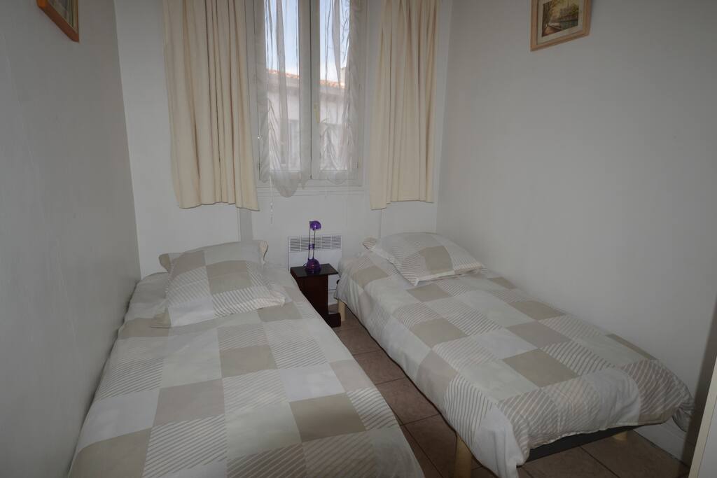 Chambre avec 2 lits simples