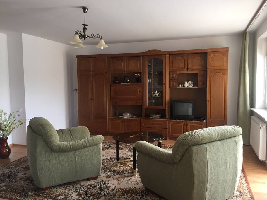 Komfortowy 40 - metrowy salon z balkonem/ UWAGA telewizor zostal zmieniony dla wygody gosci na 32 calowy plaski telewizor z wyjsciem HDMI