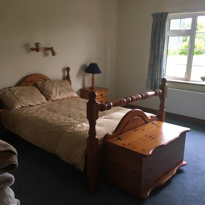 Double room with shared bathroom