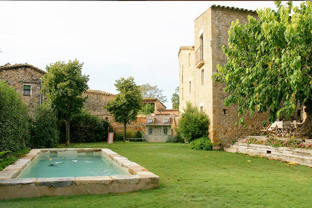 Zona del jardín con alberca. Zona compartida.