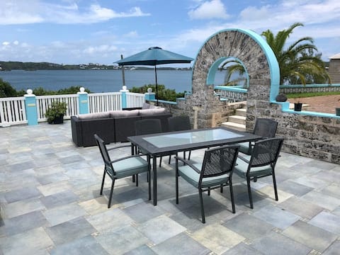 Family Home (Beautiful Views & Private Dock)