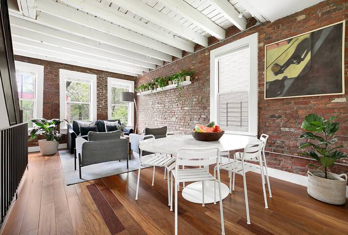 Beautiful Williamsburg Townhouse 4 bed / 2.5 bath gallery image 2