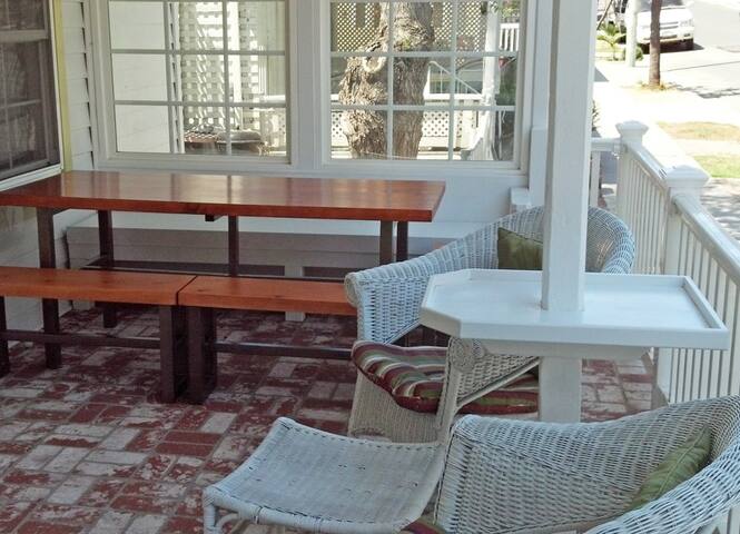 Charming Cottage+Large Porch, 2.5 Blocks to Beach gallery image 3
